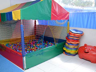 Piscina de bolinha do Colégio Jatobá o melhor colégio particular em Santo André Colégio particular em Santo André